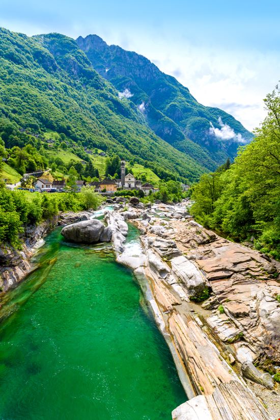 Locarno Valle Verzasca Shutterstock.com 