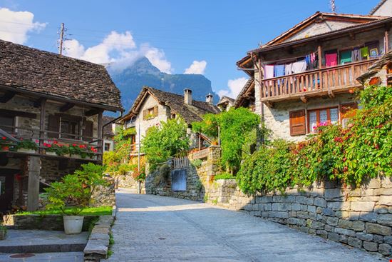 Locarno Valle Verzasca Shutterstock.com 