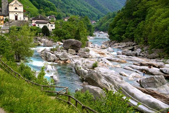 Locarno Valle Verzasca Shutterstock.com 