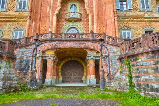 Reggello Castello di Sammezzano Shutterstock.com 