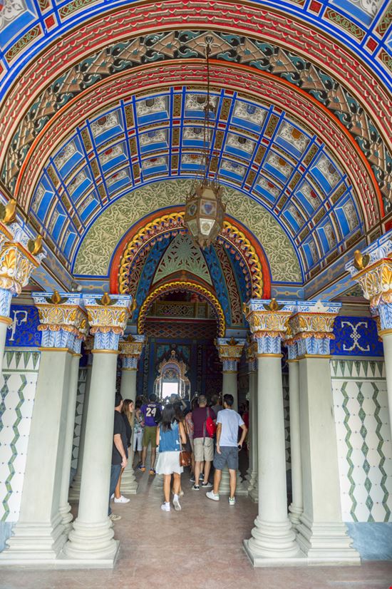 Reggello Castello di Sammezzano RiumaLab / Shutterstock.com  Media • 1000 × 666 pixel 
