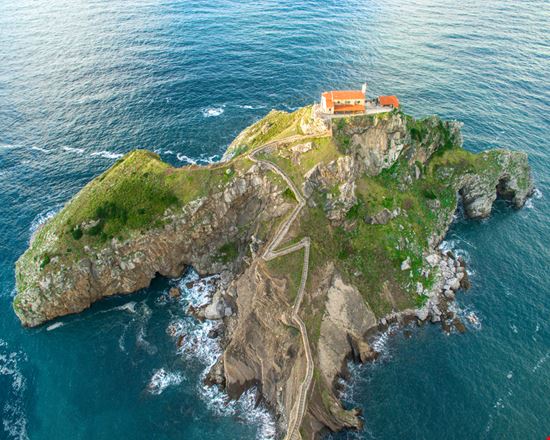 Bermeo San Juan de Gaztelugatxe Shutterstock.com 