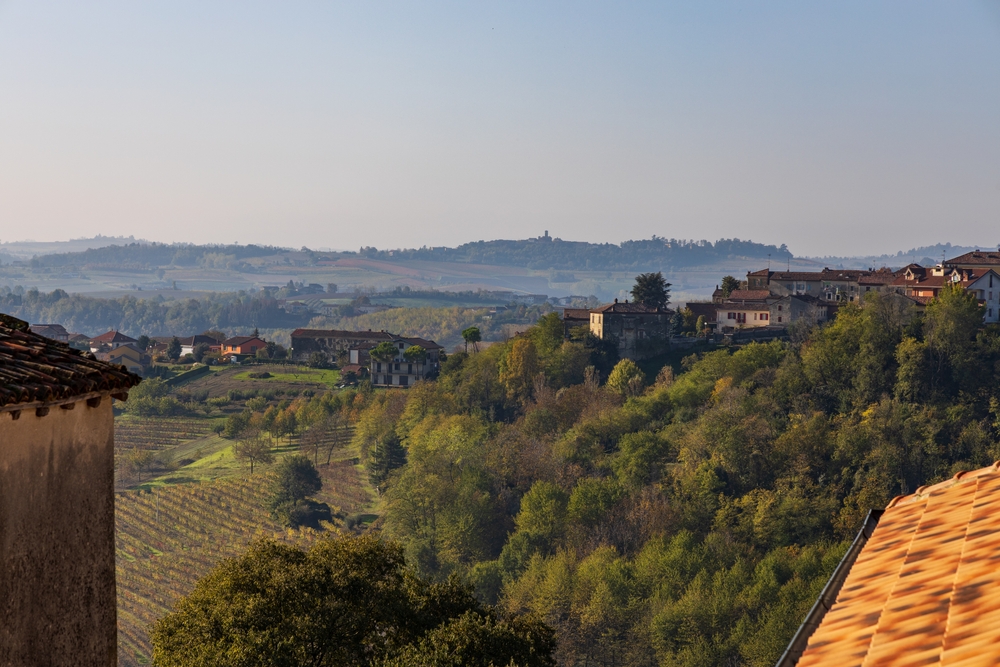Nella valle più famosa del Piemonte ci sono le antiche cantine scavate nella roccia: hai mai visitato un infernot?