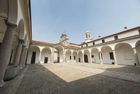 Certosa di Garegnano Certosa di Garegnano Claudio Giovanni Colombo - Shutterstock.com 