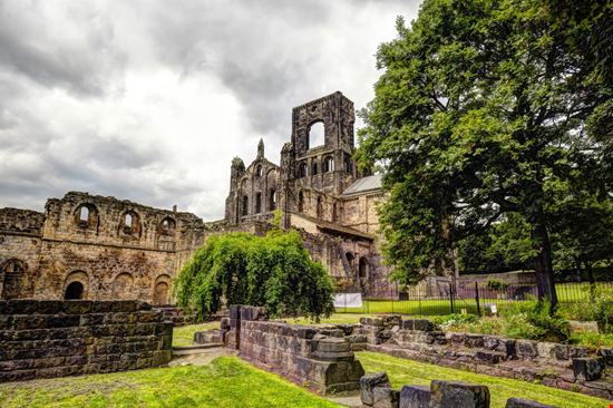 Kirkstall Abbey Kirkstall Abbey Andrzej Sowa - Shutterstock.com Andrzej Sowa