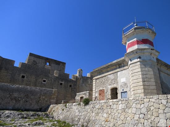 Castello di Brucoli Castello di Brucoli Enrico Pettirossi - Shutterstock.com 