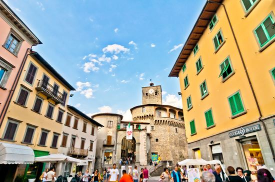 Castelnuovo di Garfagnana Castelnuovo di Garfagnana Eddy Galeotti / Shutterstock.com 