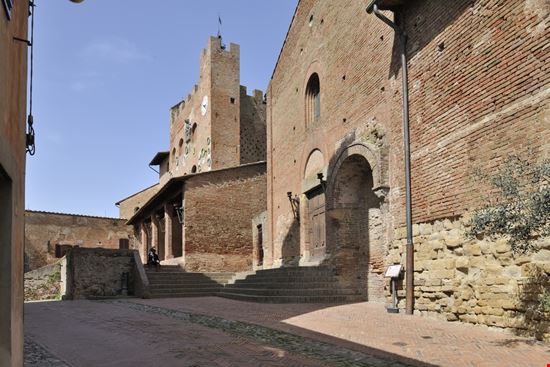 Palazzo Pretorio Palazzo Pretorio stiveroman - Shutterstock.com 