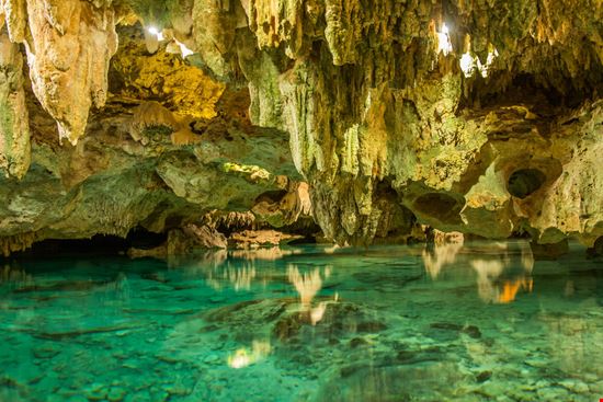 Cenote Cenote Alla Laurent - Shutterstock.com 