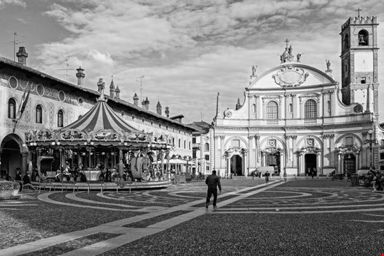 Piazza Ducale Piazza Ducale Luca Quadrio - Shutterstock.com 