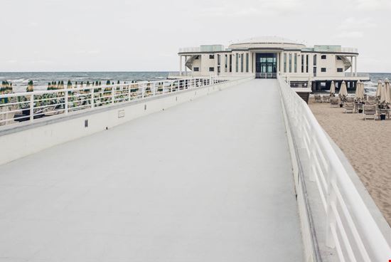 Rotonda a mare Rotonda a mare Andriana Syvanych / Shutterstock.com 