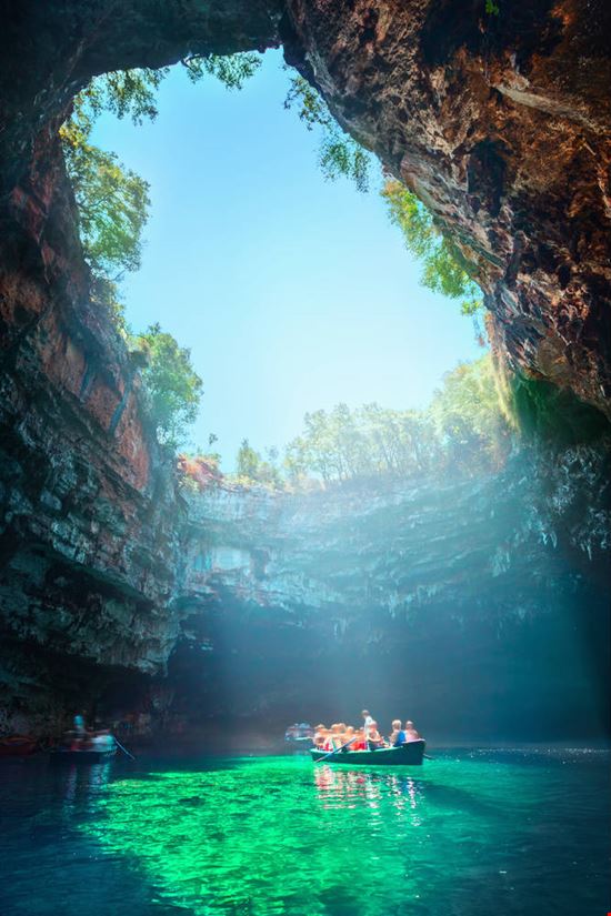 grotta Melissani grotta Melissani Adisa - Shutterstock.com 