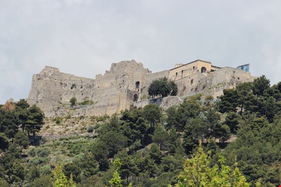 Castello di Arechi Castello di Arechi marcovarro / Shutterstock.com 