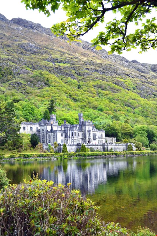 Connemara National Park Connemara National Park LunaseeStudios - Shutterstock.com 