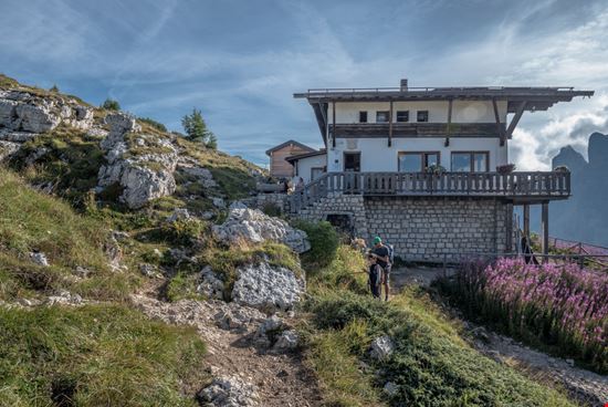 Rifugio Tissi Rifugio Tissi MoLarjung / Shutterstock.com 