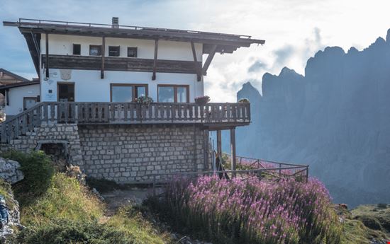 Rifugio Tissi Rifugio Tissi MoLarjung / Shutterstock.com 