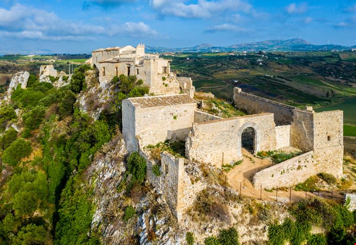 Castello di Calatubo - Castello di Calatubo - Frederick Millett - Shutterstock.com