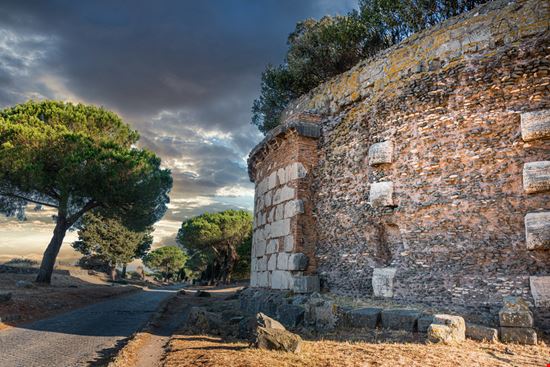 Roma Appia Antica Karl Allen Lugmayer / Shutterstock.com 