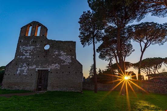 Roma Appia Antica Jose Enrique Murguia - Shutterstock.com 
