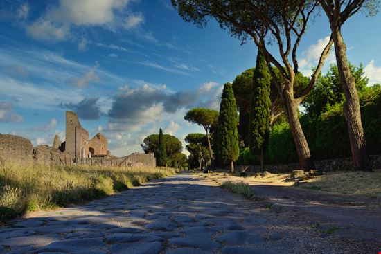Roma Appia Antica Giovanni Rinaldi - Shutterstock.com 