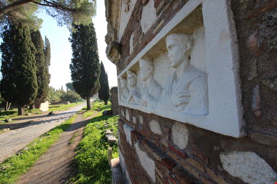 Roma Appia Antica Massimo Salesi - Shutterstock.com 