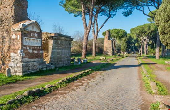 Roma Appia Antica Stefano_Valeri - Shutterstock.com 