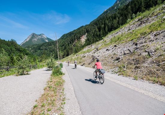 San Candido - Lienz Pista Ciclabile easyclickshop - Shutterstock.com 