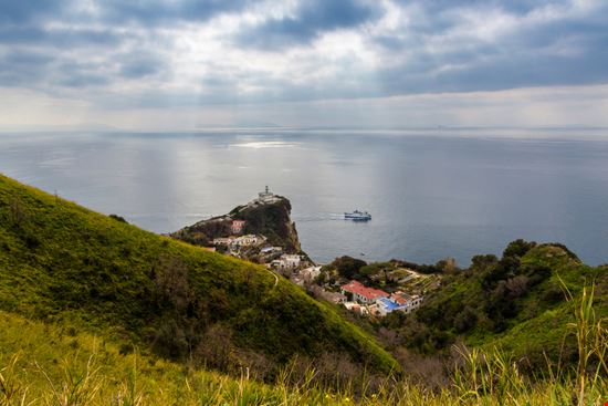 Bacoli Sentiero di Capo Miseno Francesca Sciarra - Shutterstock.com 