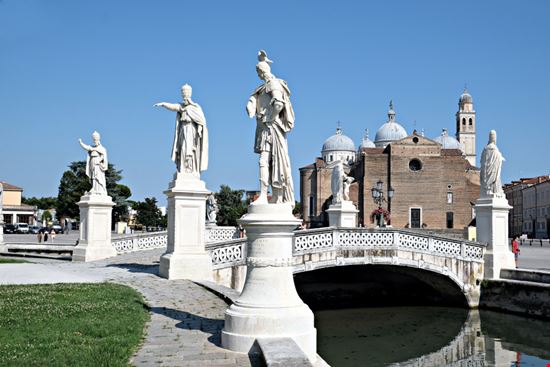 Padova Prato della Valle Paolo Certo / Shutterstock.com 