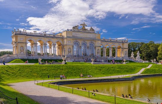 Schonbrunn Palace Vienna PlusONE - Shutterstock.com 