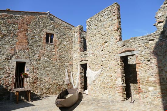 Passignano sul Trasimeno Rocca di Passignano FilippoPH - Shutterstock.com 