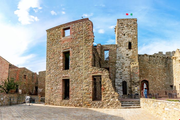 La Rocca - Rocca di Passignano - Shutterstock.com