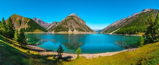 Livigno Lago di Livigno Sona Kabatova - Shutterstock.com 