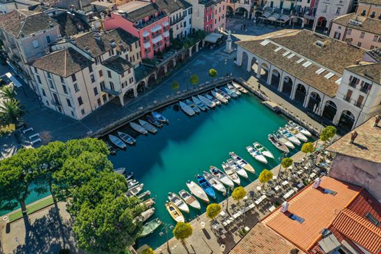 Desenzano del Garda Porto Vecchio BNFWork - Shutterstock.com 