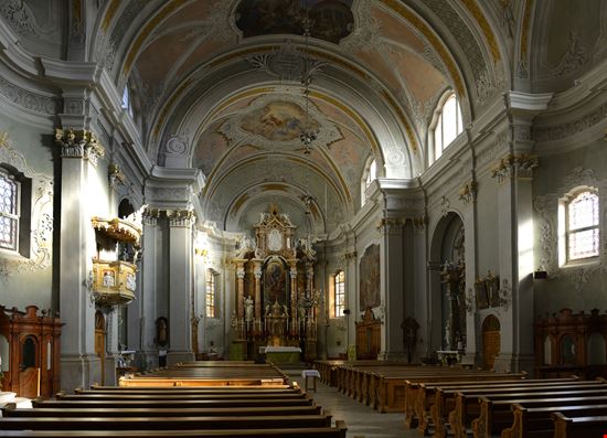 Cortina d'Ampezzo Basilica dei Santi Filippo e Giacomo Pecold / Shutterstock.com 