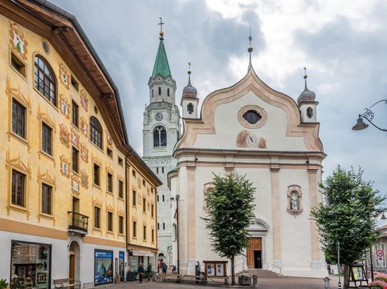 Cortina d'Ampezzo Basilica dei Santi Filippo e Giacomo milosk50 / Shutterstock.com 