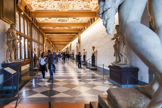 Galleria degli Uffizi Galleria degli Uffizi vvoe / Shutterstock.com 