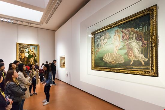 Galleria degli Uffizi Galleria degli Uffizi vvoe / Shutterstock.com 