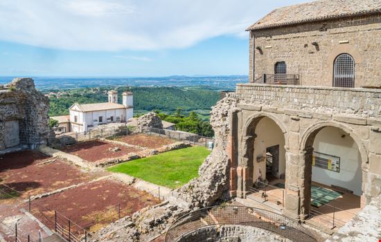 Rocca dei Papi Rocca dei Papi Stefano_Valeri / Shutterstock.com 
