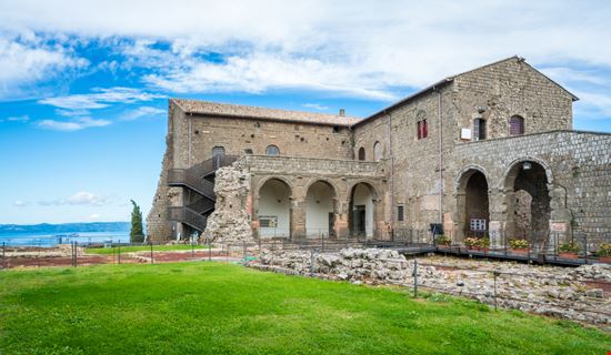 Rocca dei Papi Rocca dei Papi Stefano_Valeri / Shutterstock.com 
