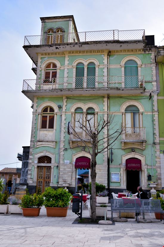 Zafferana Etnea Zafferana Etnea maudanros / Shutterstock.com 
