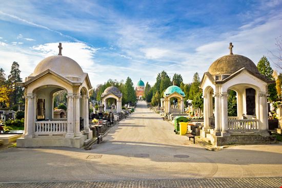 Cimitero Mirogoj Cimitero Mirogoj xbrchx - Shutterstock.com 