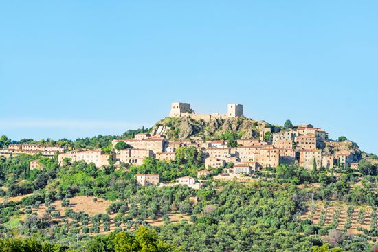Il Castello di Montemassi Il Castello di Montemassi zwawol - Istockphoto.com 