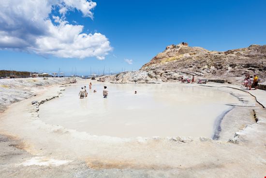 Isola di Vulcano Fanghi Naturali JurKomTV / Shutterstock.com 