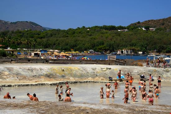 Isola di Vulcano Fanghi Naturali Catrina Genovese / Shutterstock.com 