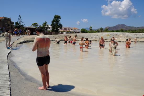 Isola di Vulcano Fanghi Naturali Catrina Genovese / Shutterstock.com 