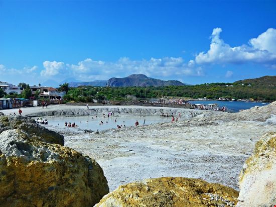 Isola di Vulcano Fanghi Naturali Shutterstock.com 