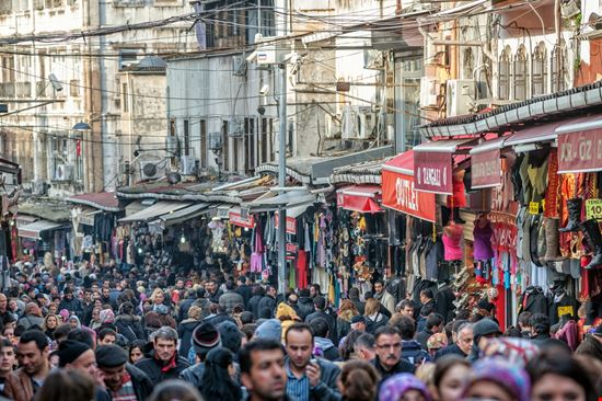 Istanbul Grand Bazar Boris Stroujko / Shutterstock.com 