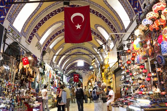 Istanbul Grand Bazar MDart10 / Shutterstock.com 