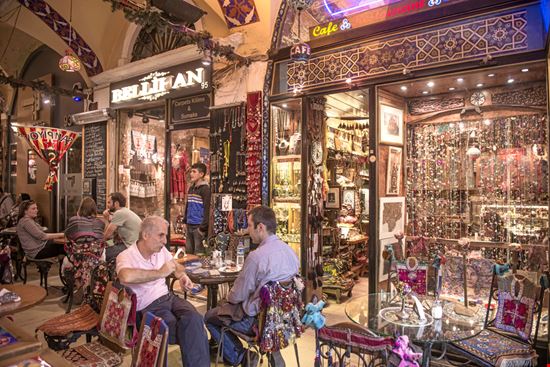 Istanbul Grand Bazar Paolo Bona / Shutterstock.com 